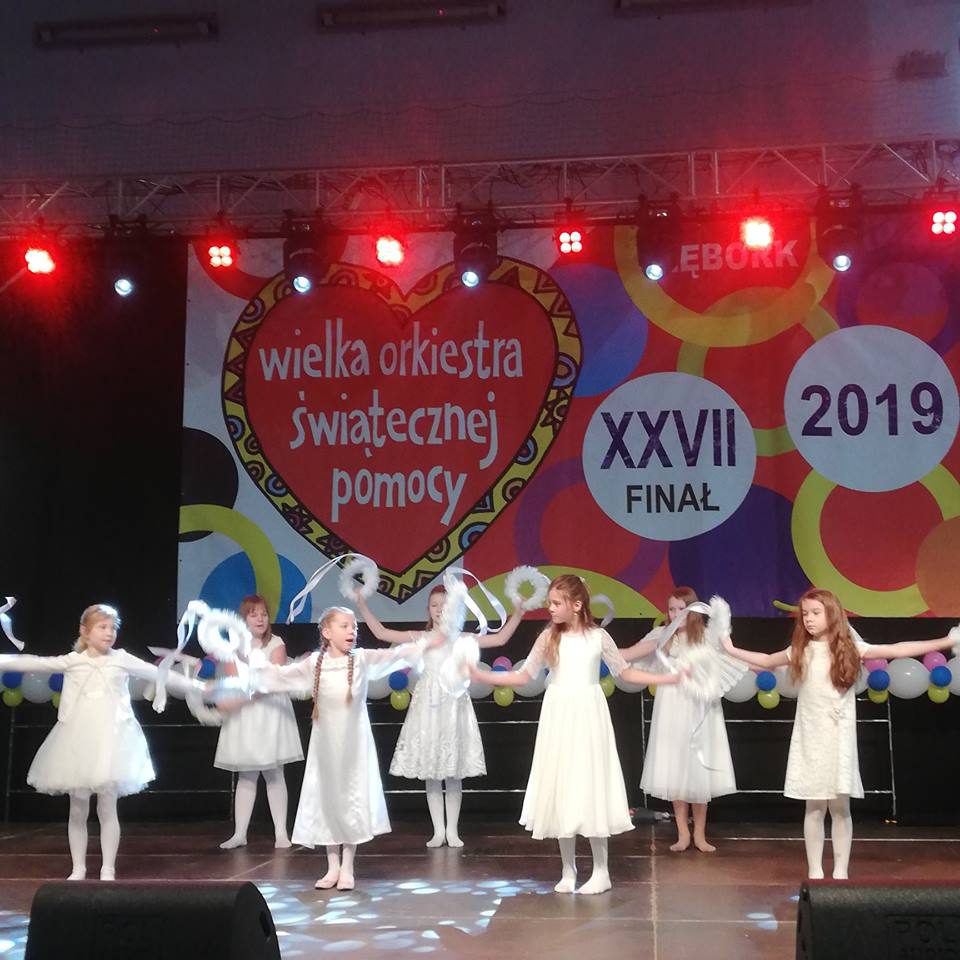 WOŚP 2019 – dziewczyny podczas “Tańca śnieżynek”.