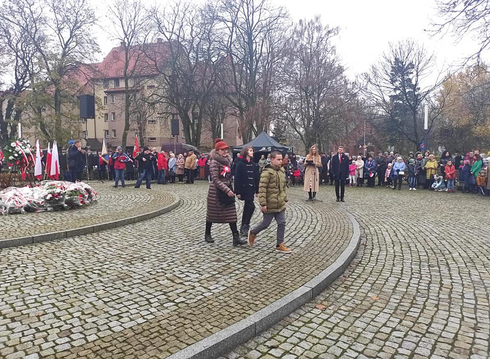 Złożenie kwiatów – 11 listopada