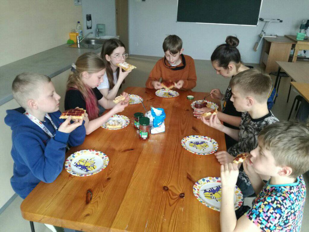 Zajęcia kulinarne na j. kaszubskim w kl. 5-7 ￼￼￼