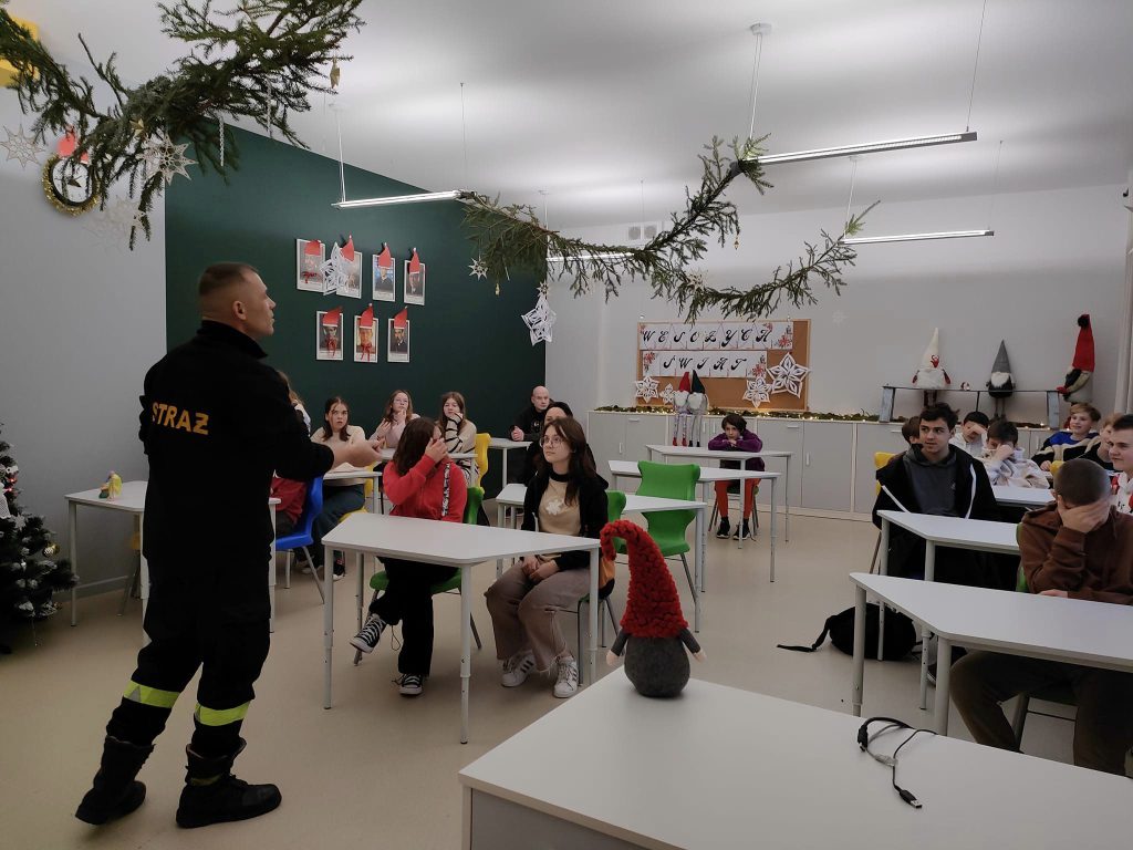 Petardy, fajerwerki – spotkanie ze strażakiem