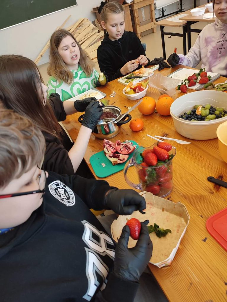 Językowa sałatka owocowa 🥝🍓🍍🍊🍋🍇