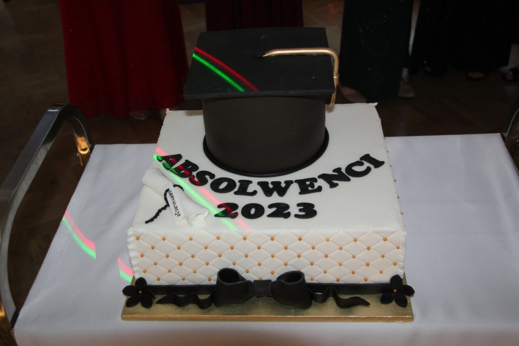 Bal ósmoklasistów